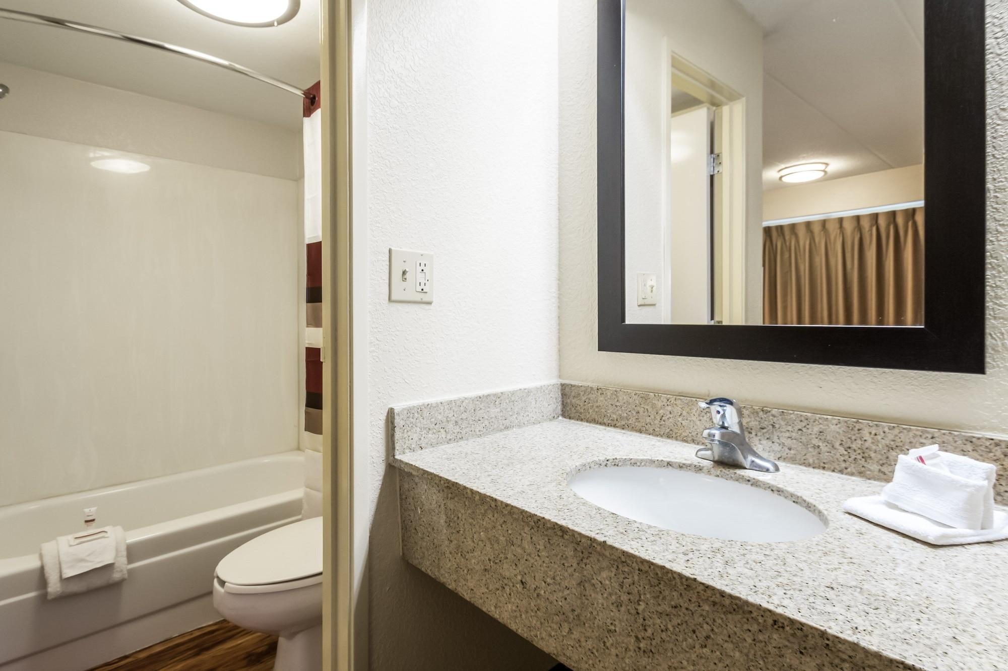 Red Roof Inn Едисън Екстериор снимка